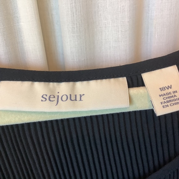 Sejour Women's Sleeveless Black Shell Tank Top with Pleats Size 18W - Picture 6 of 7